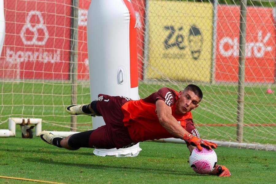 Goleiro Rochet n&atilde;o deve voltar ao time colorado antes do final de fevereiro