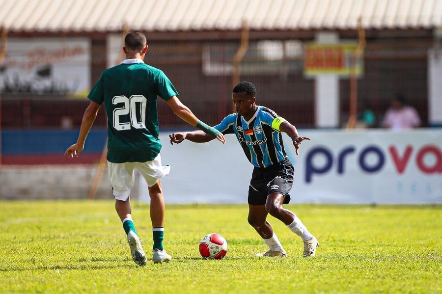 Gr&ecirc;mio vem de uma goleada sobre o Goi&aacute;s e agora encara o Bragantino