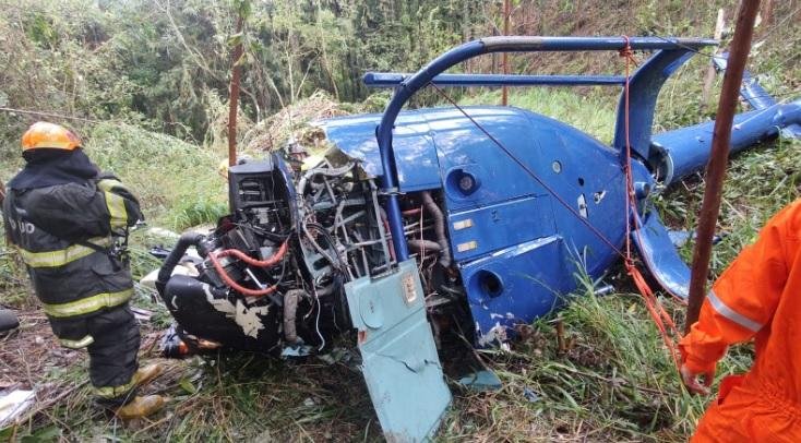 Helic&oacute;ptero caiu na regi&atilde;o de Caieiras, em S&atilde;o Paulo