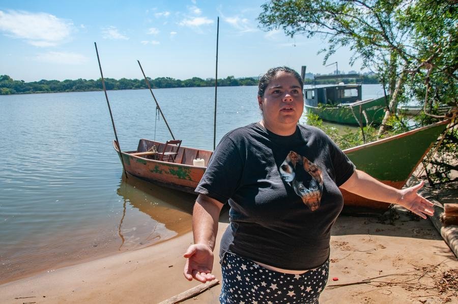 Pescadores da Ilha da Pintada est&atilde;o preocupados por n&atilde;o receberem o seguro-defeso, voltado para pescadores na &eacute;poca da piracema | Lara Daiana Azevedo de Oliveira &eacute; uma das pescadoras que n&atilde;o recebeu o seguro