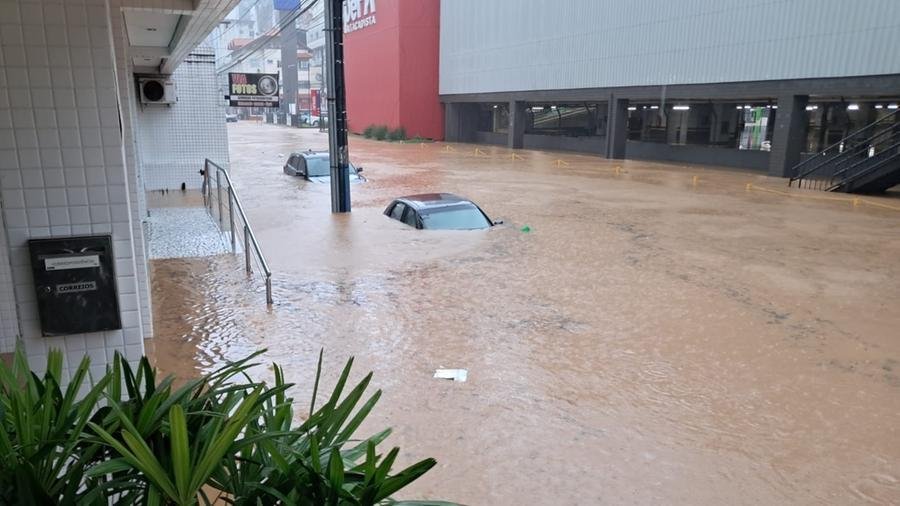 A Defesa Civil de Santa Catarina alerta que as chuvas persistentes devem continuar nas pr&oacute;ximas horas