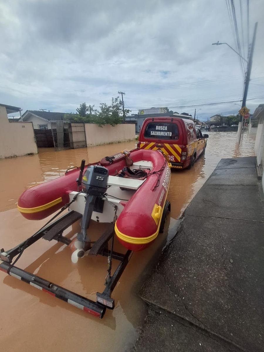Nas &uacute;ltimas 24 horas, os maiores acumulados de chuva foram registrados em Bigua&ccedil;u, 391mm; Florian&oacute;polis, 344mm; e Tijucas, 325mm