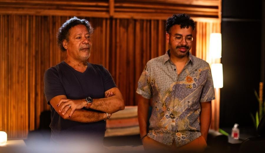 O disco &eacute; o 13&ordm; &aacute;lbum autoral de Vicente Barreto e foi produzido por Rafael Barreto