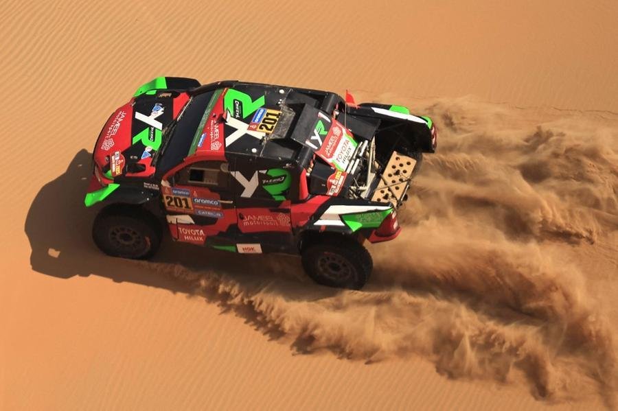 Piloto saudita levou  t&iacute;tulo na consist&ecirc;ncia, contra as equipes de f&aacute;brica