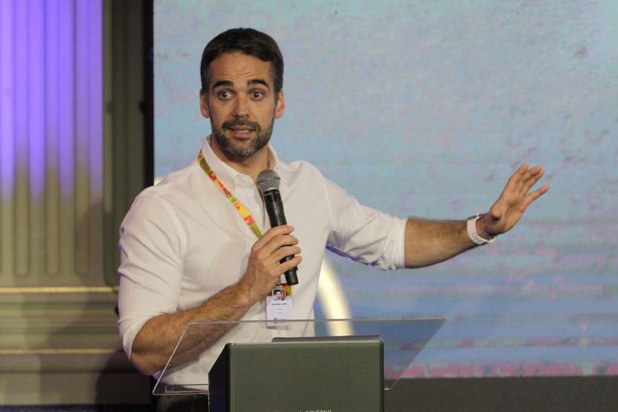 Tucano fez declara&ccedil;&atilde;o durante an&uacute;ncio, no Pal&aacute;cio Piratini, de investimentos em estradas e ponte atingidas pelas enchentes