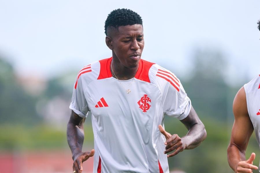 Flamengo insiste em contratar Vit&atilde;o, aumentando a sua proposta inicial