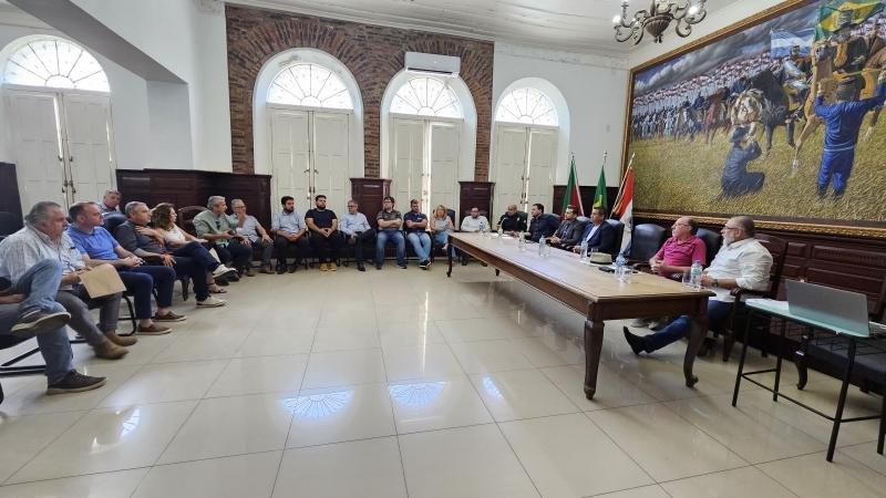 As tratativas contaram com a presen&ccedil;a de autoridades, representantes do com&eacute;rcio, for&ccedil;as de seguran&ccedil;a, entidades de transportes e &oacute;rg&atilde;os federais.