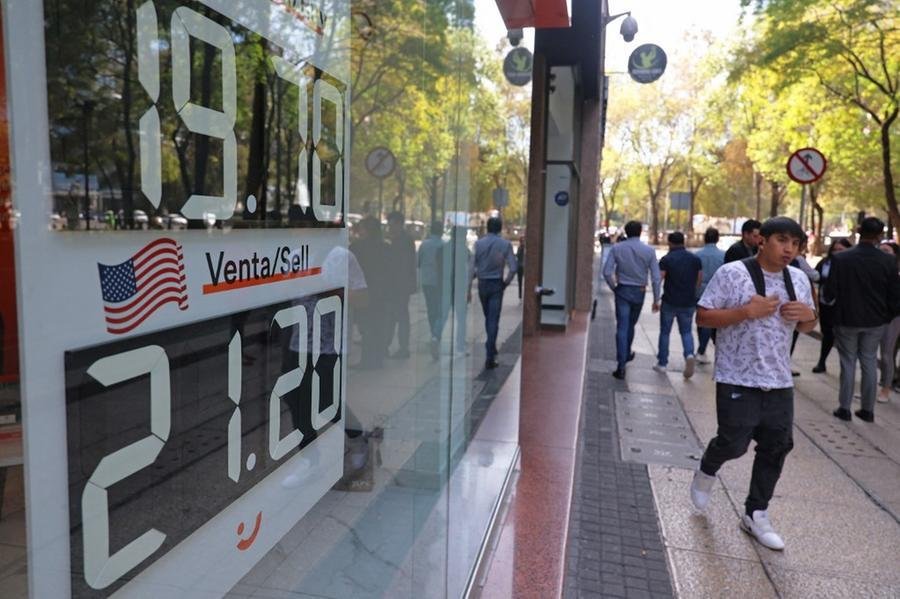 Na m&iacute;nima da sess&atilde;o, o d&oacute;lar &agrave; vista chegou a R$ 5,9165