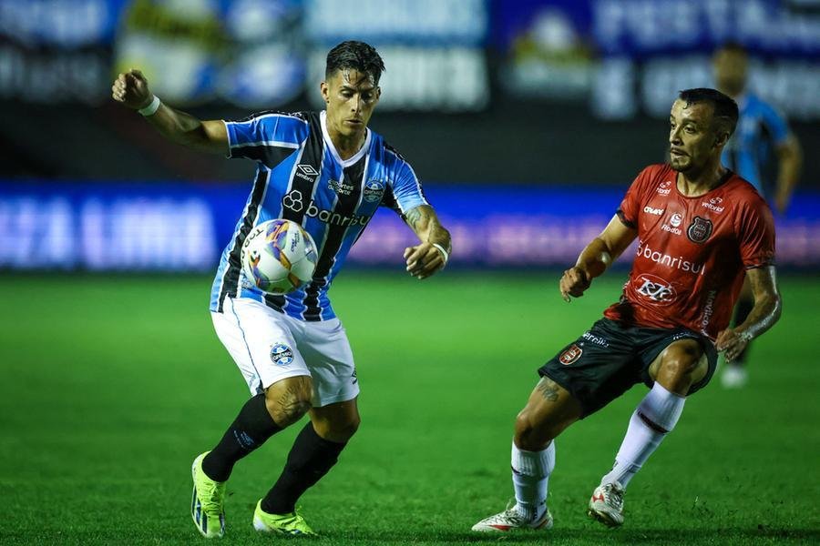 Gr&ecirc;mio estava melhor organizado, mas ficou em d&eacute;bito na qualidade