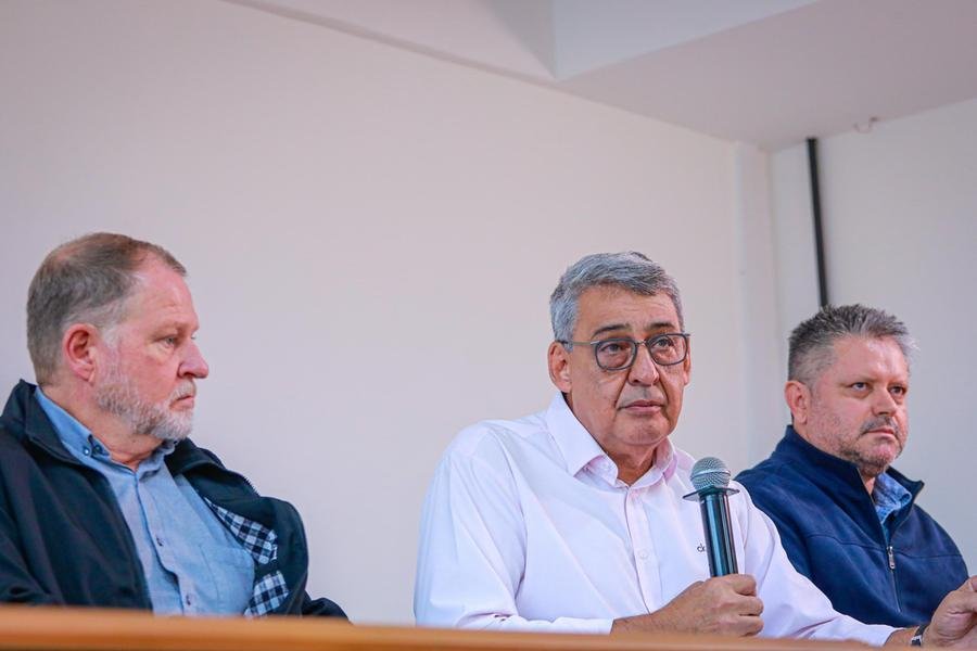 Cristiano roratto (D), ao lado do prefeito Sebasti&atilde;o Melo