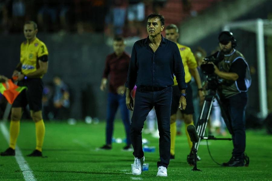 Gustavo Quinteros estreou no comando do Gr&ecirc;mio em Pelotas