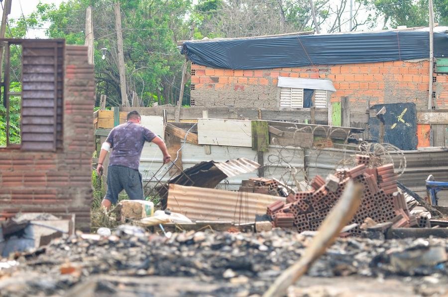 Inc&ecirc;ndio atinge in&uacute;meras resid&ecirc;ncias no Bairro Sarandi