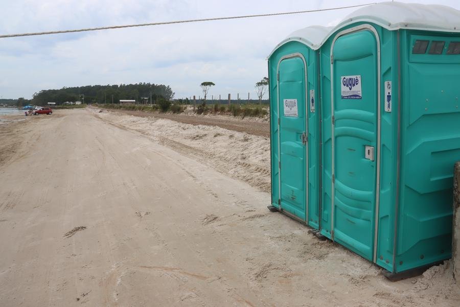 Banheiros foram colocados em dois pontos da Lagoa dos Barros