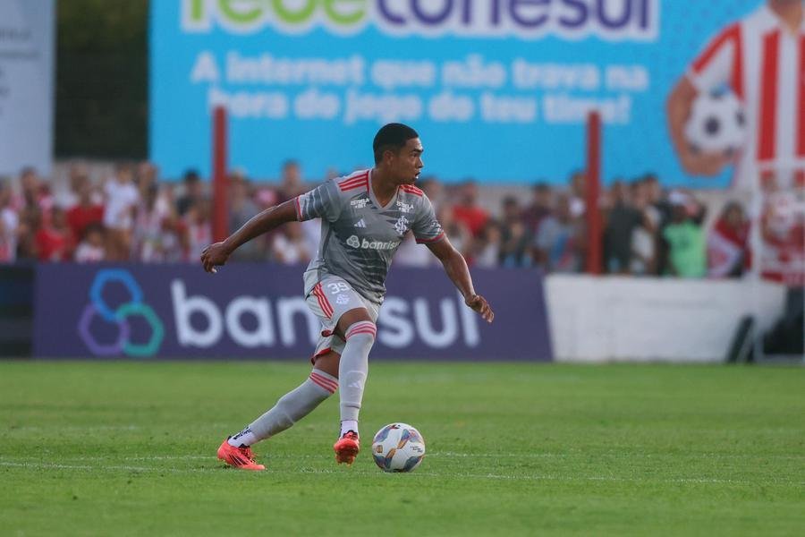 Lu&iacute;s Ot&aacute;vio deve come&ccedil;ar a partida contra o Juventude, neste s&aacute;bado, no banco de reservas