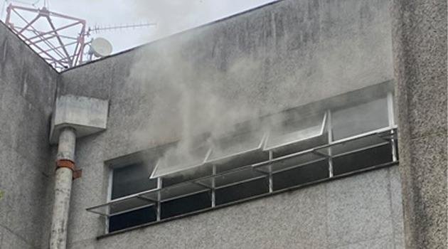 Princ&iacute;pio de inc&ecirc;ndio foi registrado na sede do Deic