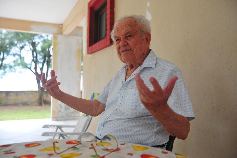 Hist&oacute;rico ex-pol&iacute;tico paraguio, Atilio Isflam veraneia h&aacute; mais de 40 anos no Jardim Ol&iacute;via