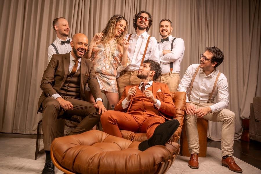 Apresenta&ccedil;&atilde;o que une os grupos Vermelho Vinil & Marmota Jazz abre a programa&ccedil;&atilde;o musical no local