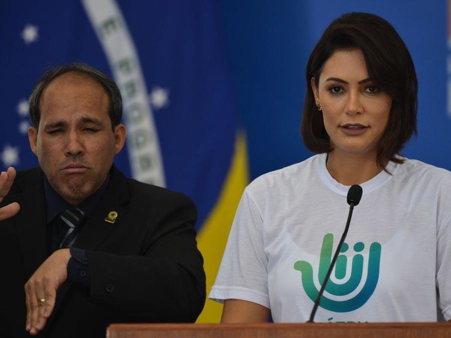 Michelle Bolsonaro volta a ironizar dela&ccedil;&atilde;o de Mauro Cid