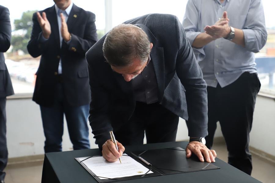 Prefeito de Caxias do Sul assinou a ordem de in&iacute;cio das obras que devem ser realizadas a noite