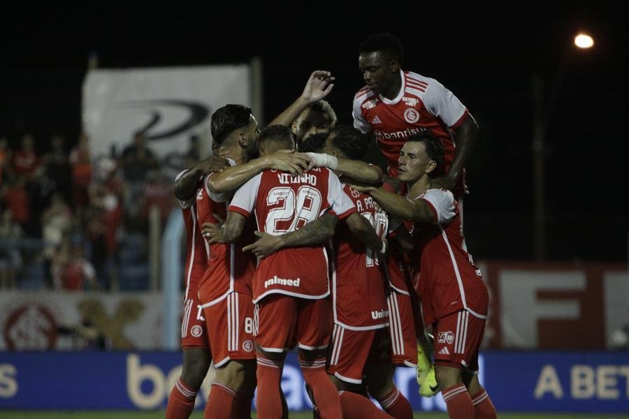 Inter comemora o gol de Alan Patrick, o primeiro da vit&oacute;ria colorada sobre o S&atilde;o Jos&eacute;