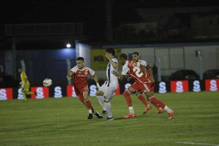 S&atilde;o Jos&eacute; perdeu para o Inter na ter&ccedil;a-feira em partida marcada por muitas reclama&ccedil;&otilde;es