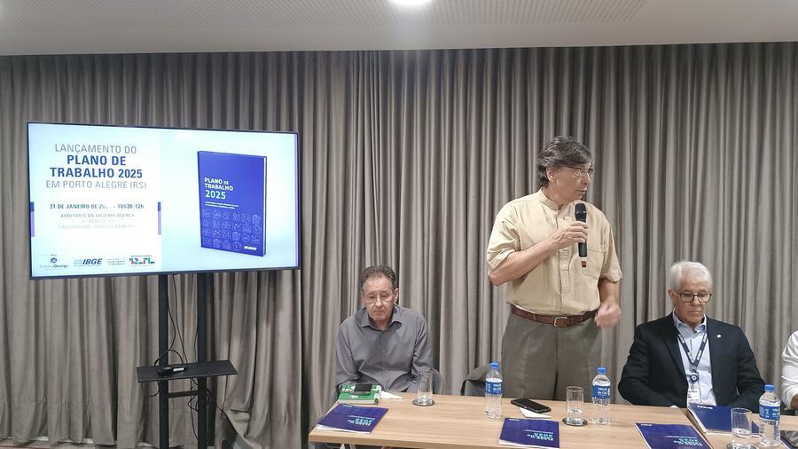 Presidente do IBGE, M&aacute;rcio Pochmann, entregou a apresenta&ccedil;&atilde;o do Plano de Trabalho