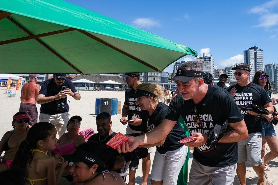 A&ccedil;&atilde;o 'Ver&atilde;o Sem Machismo' na praia de Torres