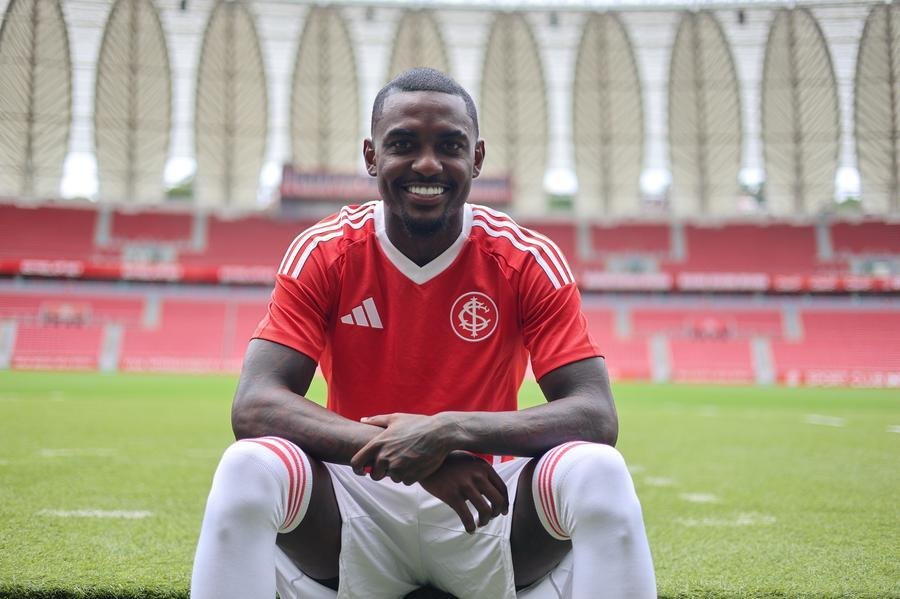 Ramon foi apresentado como novo lateral do Inter