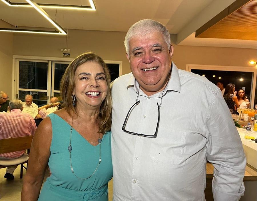 Luciane e Carlos Marun, junto com Louren&ccedil;o, ir&atilde;o receber os amigos para o tradicional galeto &agrave; beira da piscina, no s&aacute;bado,15 de fevereiro, em Xangri-l&aacute;
