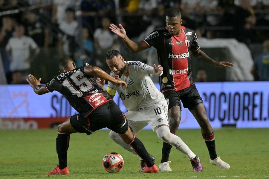 Neymar se esfor&ccedil;ou, mas n&atilde;o conseguiu garantira a vit&oacute;ria