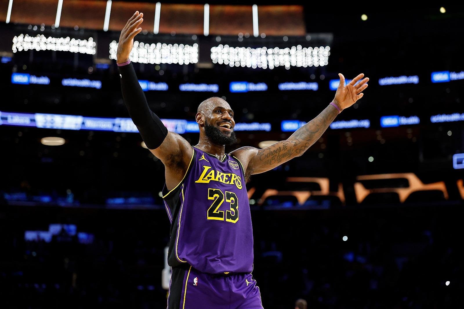 Lebron James assinou com o 76ers em julho ap&oacute;s oito temporadas no Los Angeles Lakers