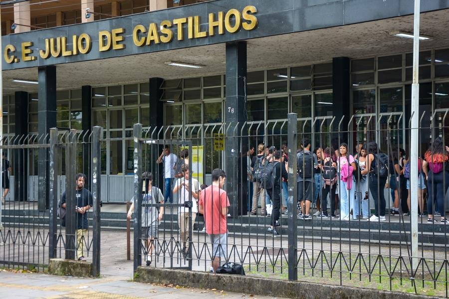 Volta &agrave;s aulas na rede estadual de ensino