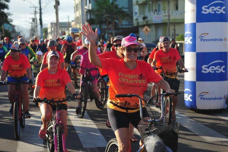 Passeio Cicl&iacute;stico de Arroio do Sal reuniu participantes de todas as idades