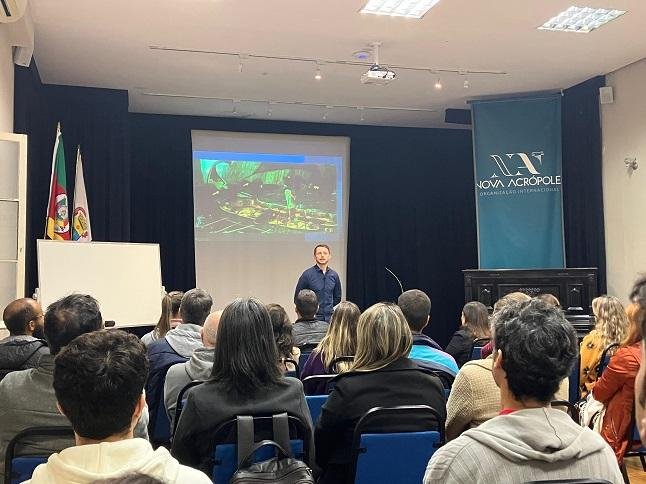 Curso proporcionando aos alunos uma viv&ecirc;ncia pr&aacute;tica da filosofia