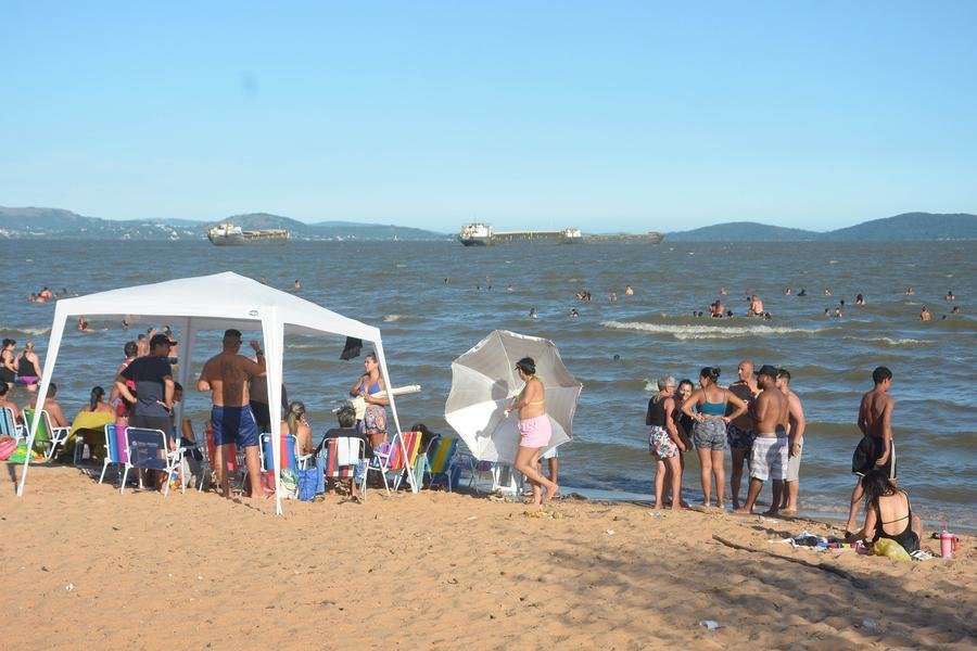 A Praia da Alegria ganhou bancos de areia nos &uacute;ltimos tempos.