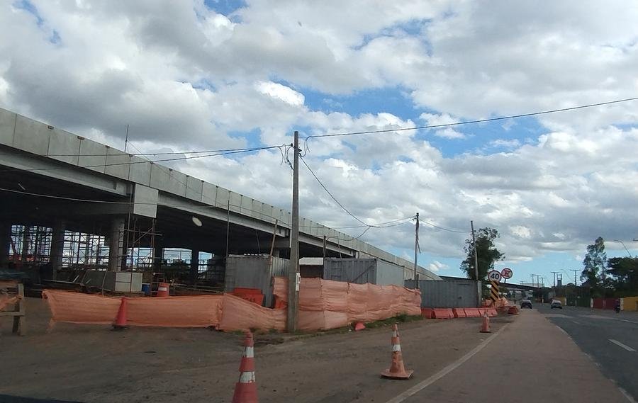 Os trabalhos s&atilde;o executados pelo Cons&oacute;rcio BR 116 Norte e o investimento &eacute; de R$ 120 milh&otilde;es