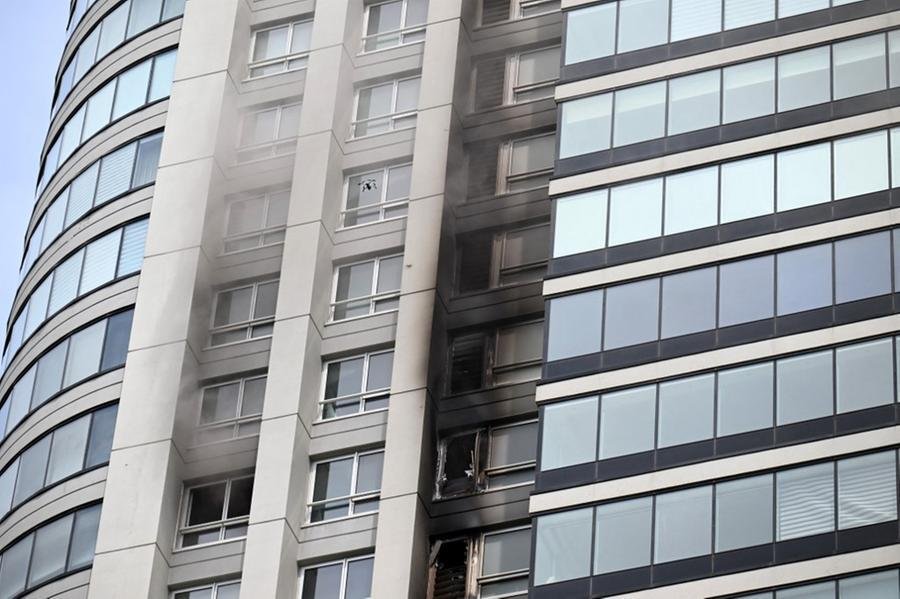 Inc&ecirc;ndio "come&ccedil;ou no 10&ordm; andar e se espalhou para o 11&ordm; e 12&ordm; andares", disse Alberto Crescenti, dos servi&ccedil;os de emerg&ecirc;ncia da cidade