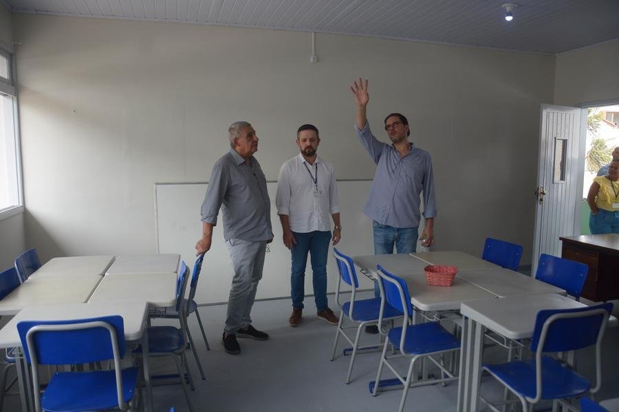 Sebasti&atilde;o Melo, Leonardo Pascoal e Cl&aacute;udio Goldsztein vistoriam a obra