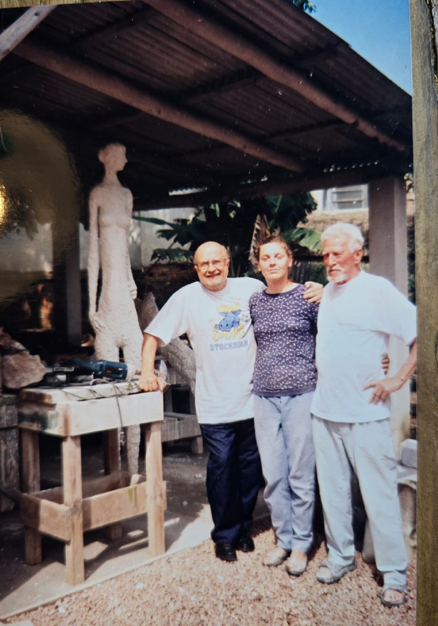 Os dois amigos, Flavio Del Mese e Xico Stockinger, com a escultora Eloisa Terragno, no Atelier de Xico Stockinger