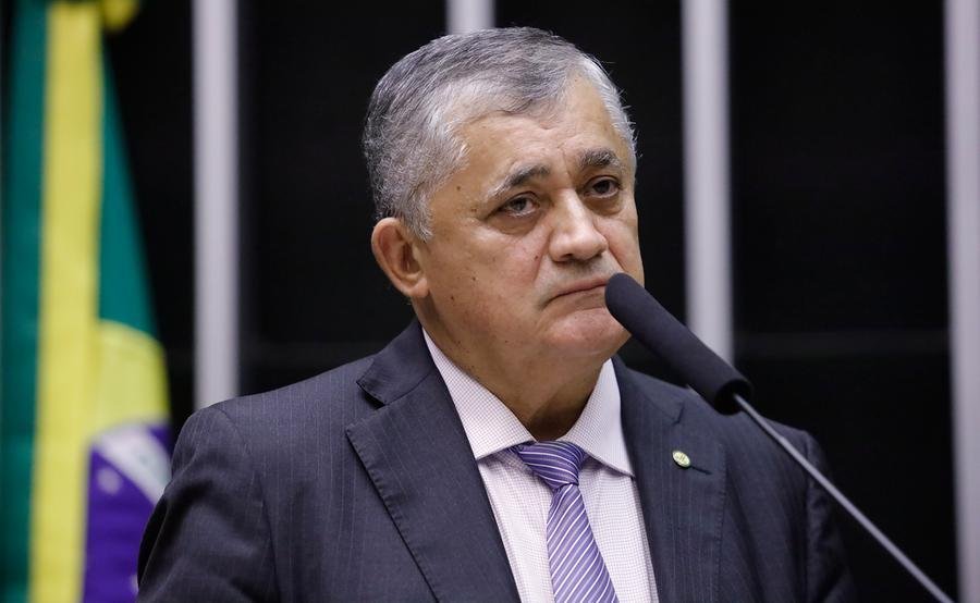 Deputado incluiu na publica&ccedil;&atilde;o dados positivos de desemprego