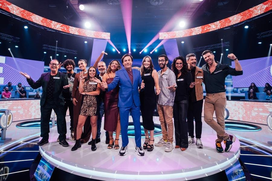 O Acerte ou Caia! &eacute; uma produ&ccedil;&atilde;o da Boxfish, com dire&ccedil;&atilde;o de David Feldon, e vai ao ar aos domingos, a partir das 16h