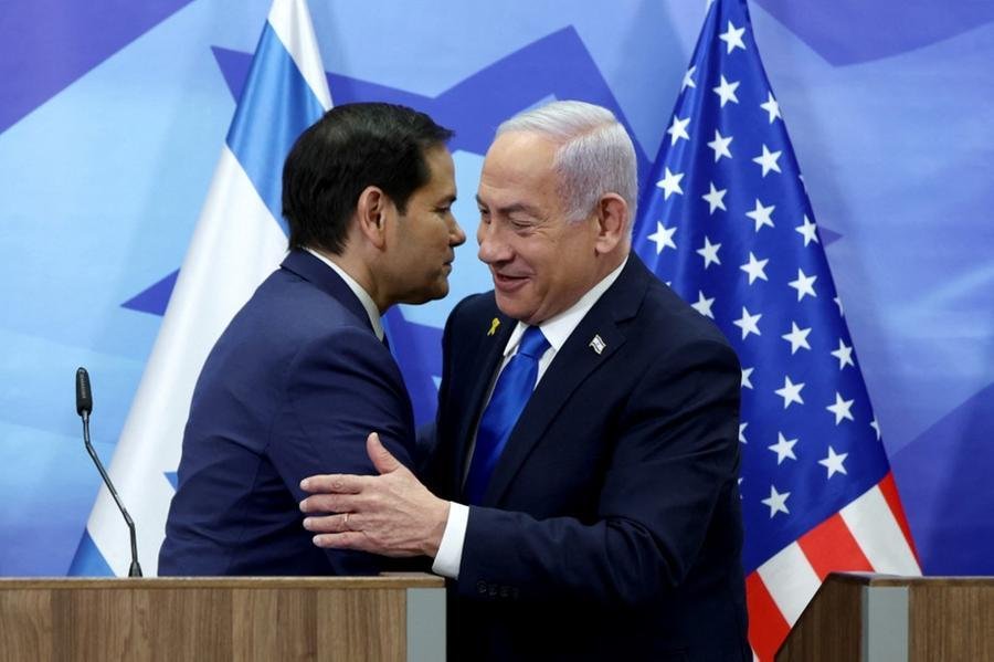 Marco Rubio (E), demonstrou alinhamento com Netanyahu