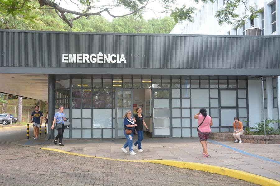 Emerg&ecirc;ncias do Hospital S&atilde;o Lucas e Pronto Atendimento Cruzeiro do Sul lotados.
Hospital S&atilde;o Lucas