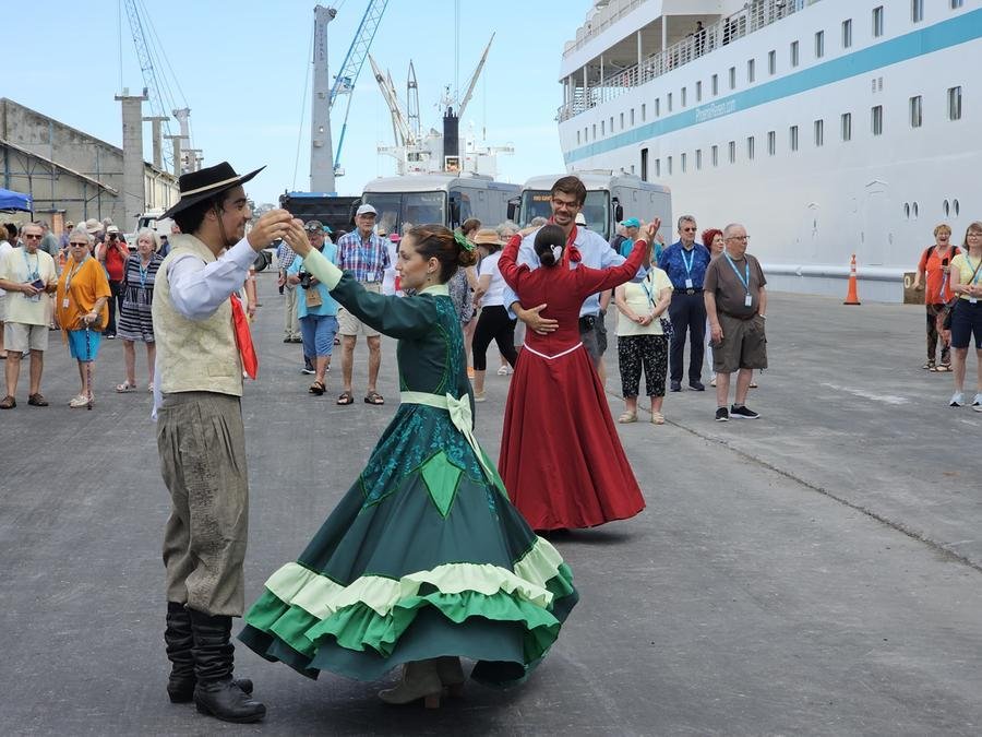Recep&ccedil;&atilde;o dos turistas foi marcada por apresenta&ccedil;&otilde;es culturais e de dan&ccedil;a tradicional ga&uacute;cha, realizada pelo DTG Est&acirc;ncia de S&atilde;o Pedro