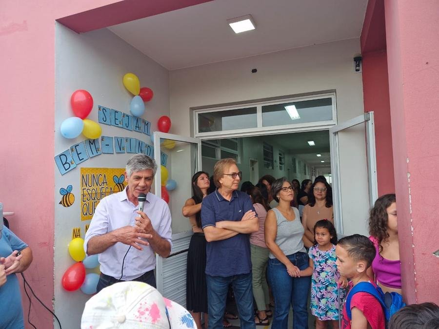 O prefeito de Pelotas Fernando Marroni e o secret&aacute;rio de Educa&ccedil;&atilde;o do Munic&iacute;pio, Mauro Del Pino participaram da abertura do ano letivo na rede municipal