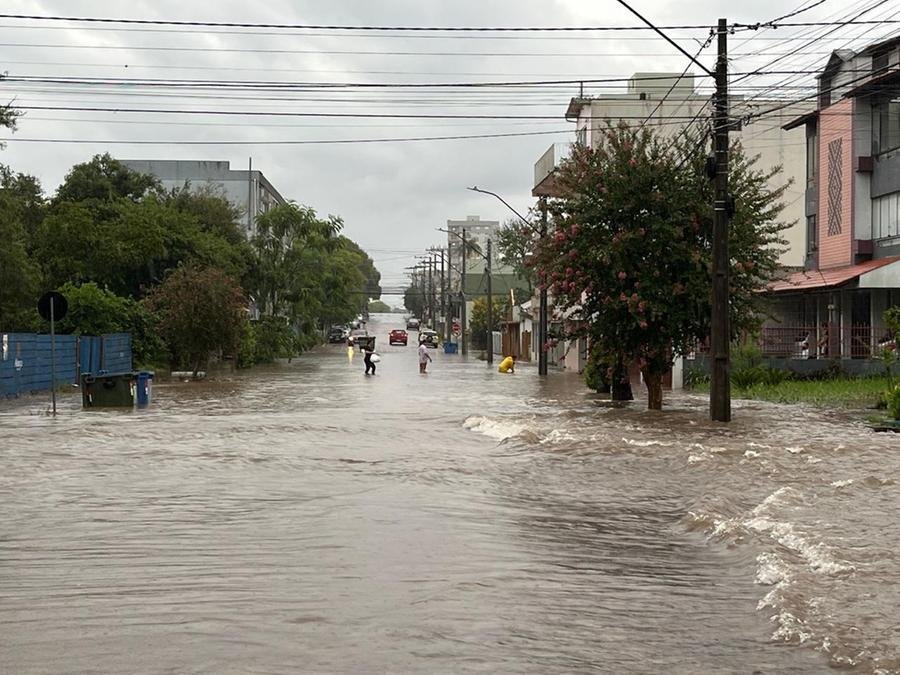 O volume expressivo de &aacute;gua em um curto espa&ccedil;o de tempo ocasionou alagamentos em diversos pontos da cidade