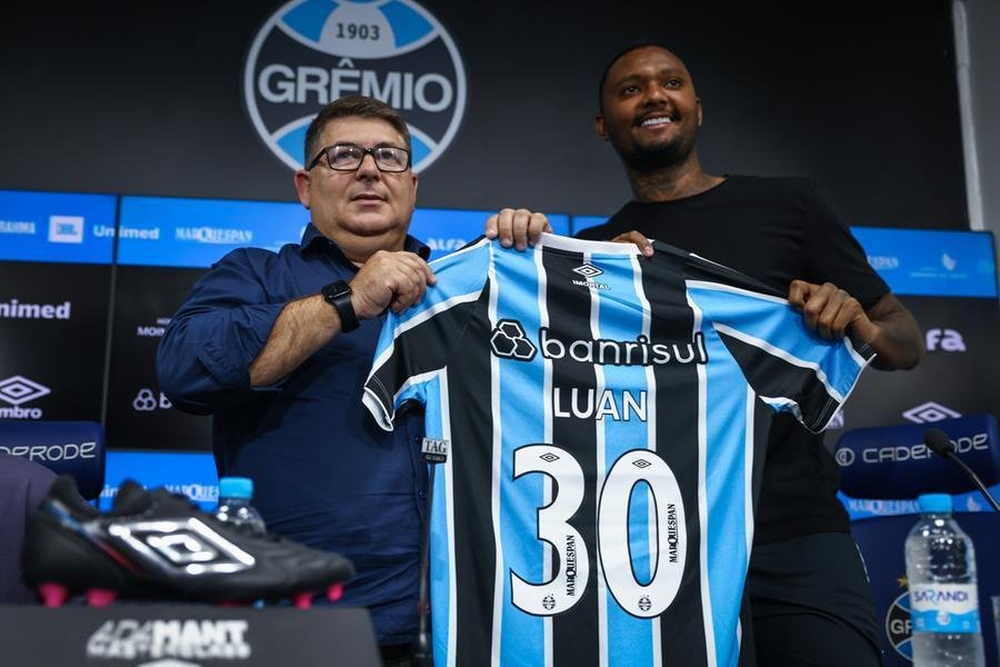 Luan C&acirc;ndido foi apresentado nesta segunda-feira