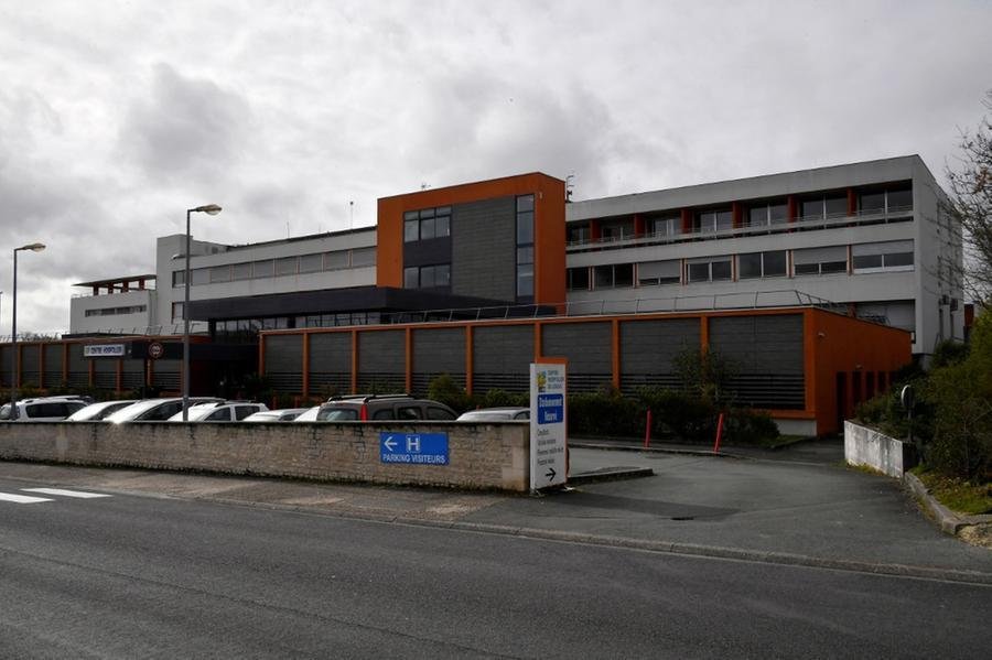 Le Scouarnec trabalhou no hospital Jonzac, que sabia das acusa&ccedil;&otilde;es contra ele,  at&eacute; sua aposentadoria em 2017, quando as alega&ccedil;&otilde;es contra ele vieram &agrave; tona
