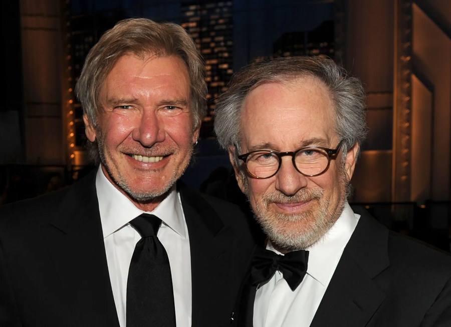 Steven Spielberg e o ator Harrison Ford