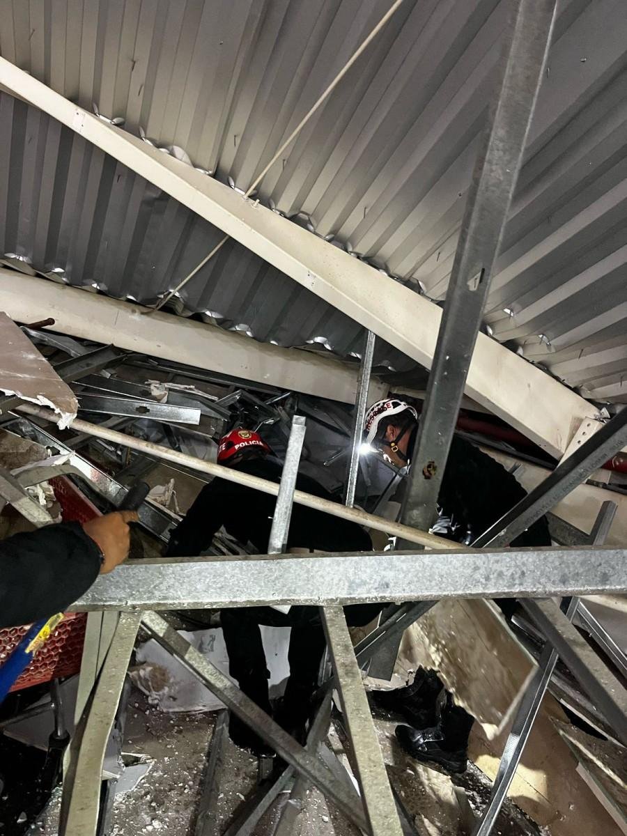 Pelo menos tr&ecirc;s pessoas morreram e 74 ficaram feridas desabamento do teto da pra&ccedil;a de alimenta&ccedil;&atilde;o em um shopping